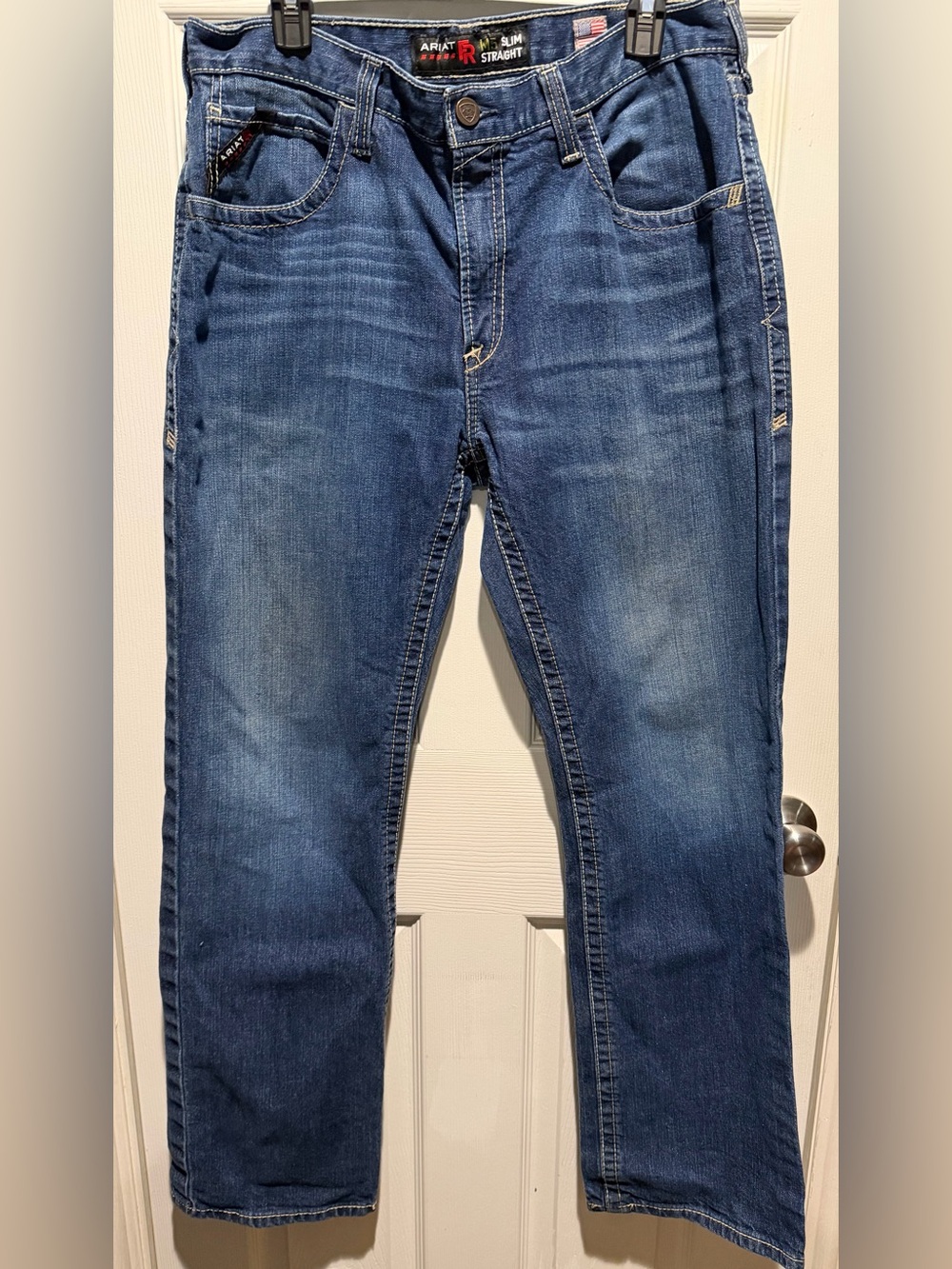 Ariat Men’s Slim Straight Jeans in Medium Blue Wash